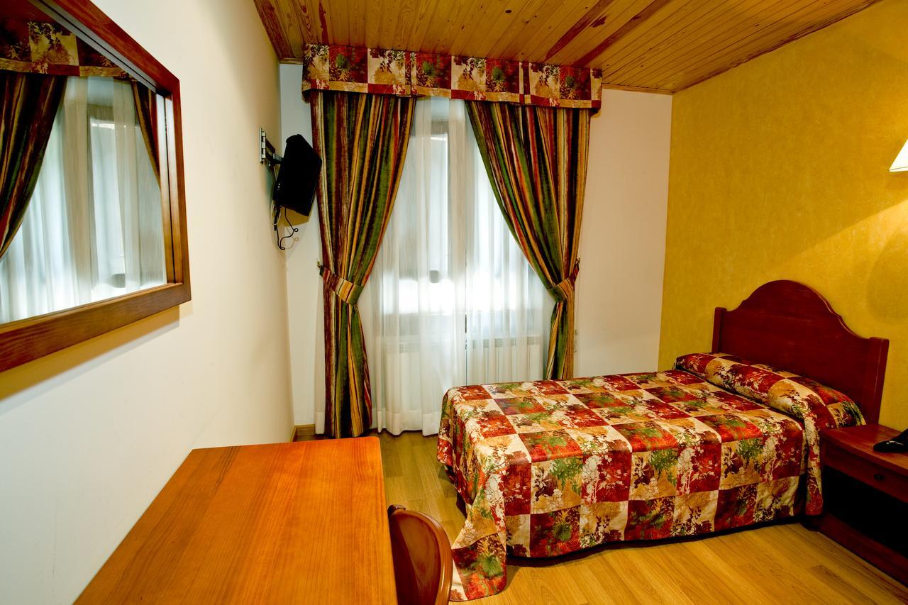 Hotel Montseny Espuy Bagian luar foto